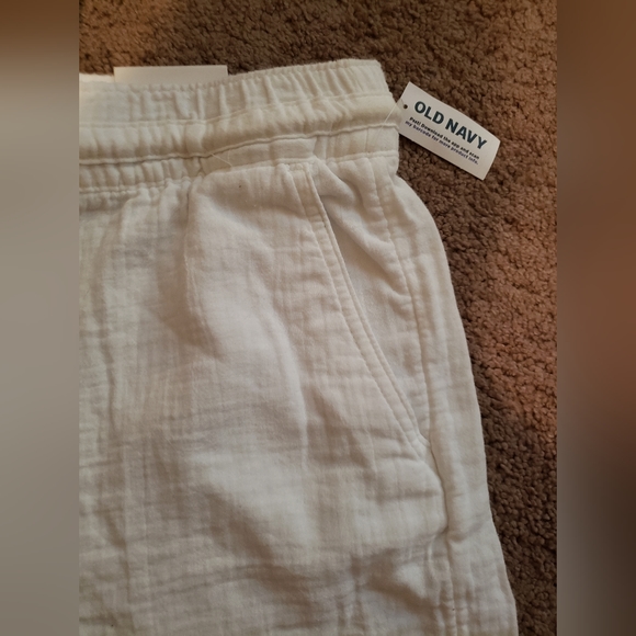 Old Navy women's shorts - Picture 2 of 3